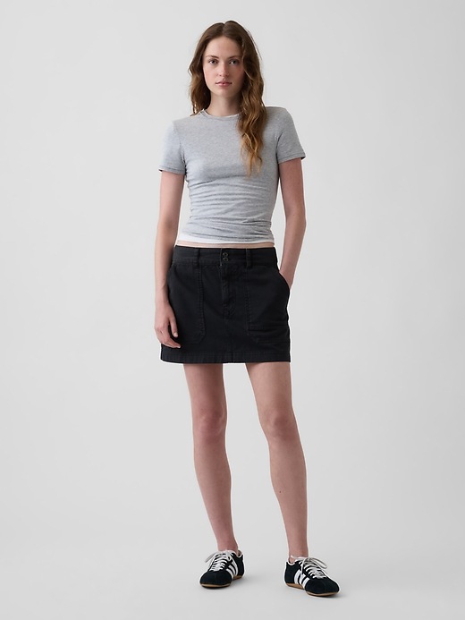 L'image numéro 1 présente Jupe-short utilitaire courte à taille haute