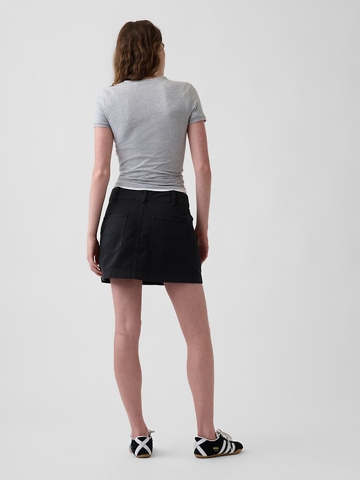 L'image numéro 2 présente Jupe-short utilitaire courte à taille haute