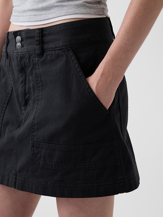 L'image numéro 4 présente Jupe-short utilitaire courte à taille haute