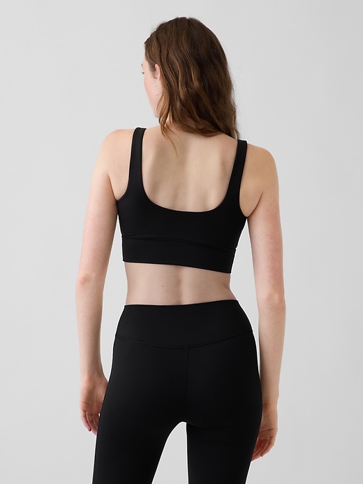 L'image numéro 2 présente Soutien-gorge de sport lisse GapFit à encolure carrée