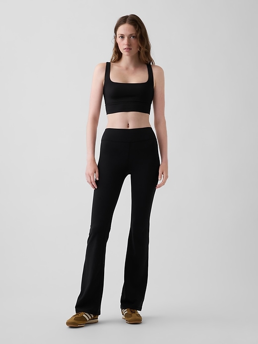 L'image numéro 3 présente Soutien-gorge de sport lisse GapFit à encolure carrée
