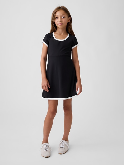 L'image numéro 1 présente Robe de sport pour Enfant