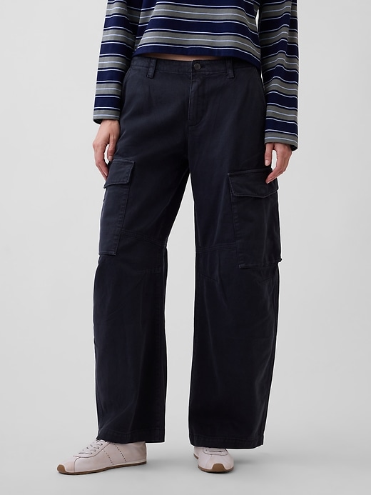 L'image numéro 2 présente Pantalon cargo ballon à taille basse en sergé