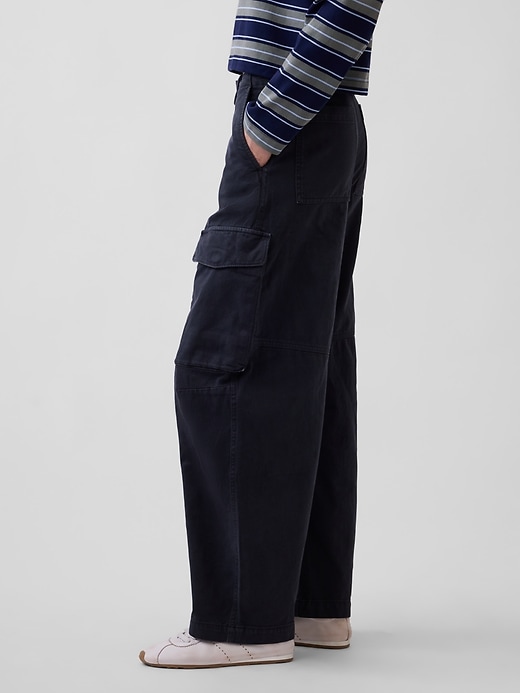 L'image numéro 3 présente Pantalon cargo ballon à taille basse en sergé