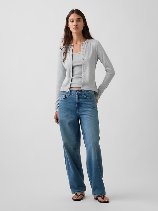 L'image numéro 2 présente Camisole courte moderne