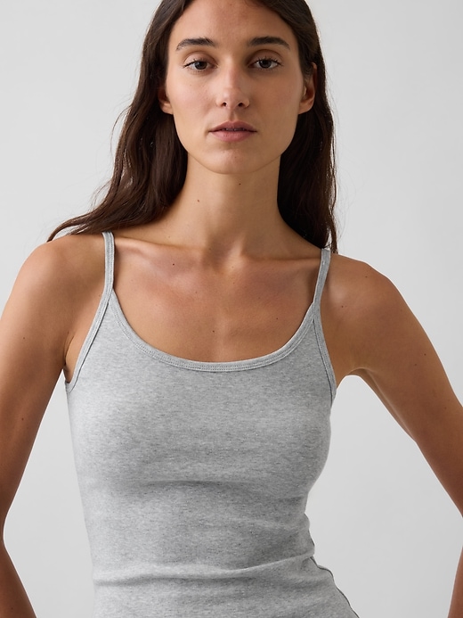 L'image numéro 4 présente Camisole courte moderne