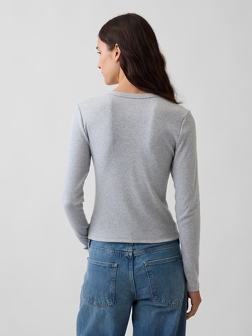 L'image numéro 3 présente Cardigan moderne ras du cou