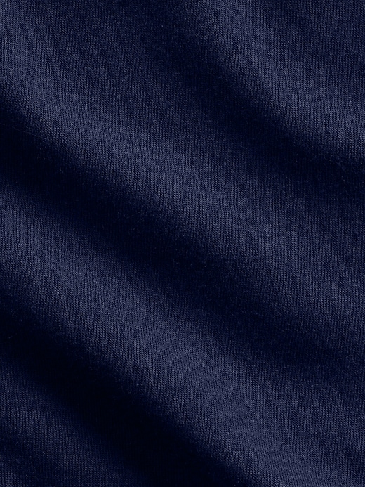 L'image numéro 4 présente T-shirt moderne à col montant