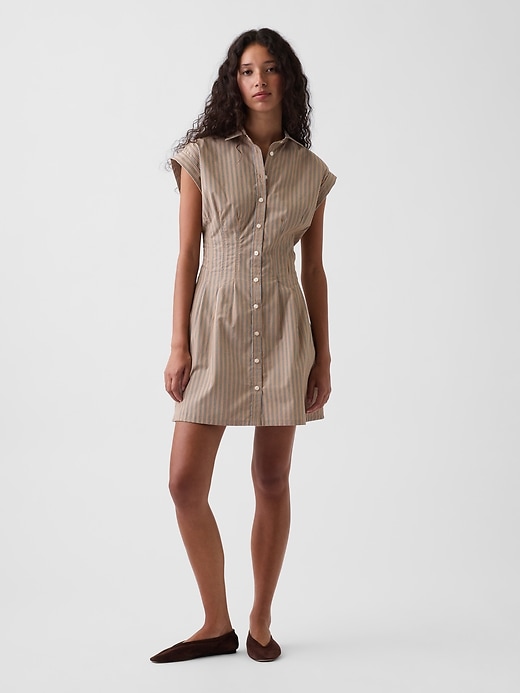 L'image numéro 7 présente Robe chemisier mi-longue à taille cintrée en popeline rayée
