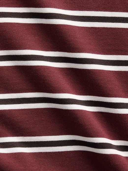 L'image numéro 4 présente T-shirt surdimensionné court en tricot