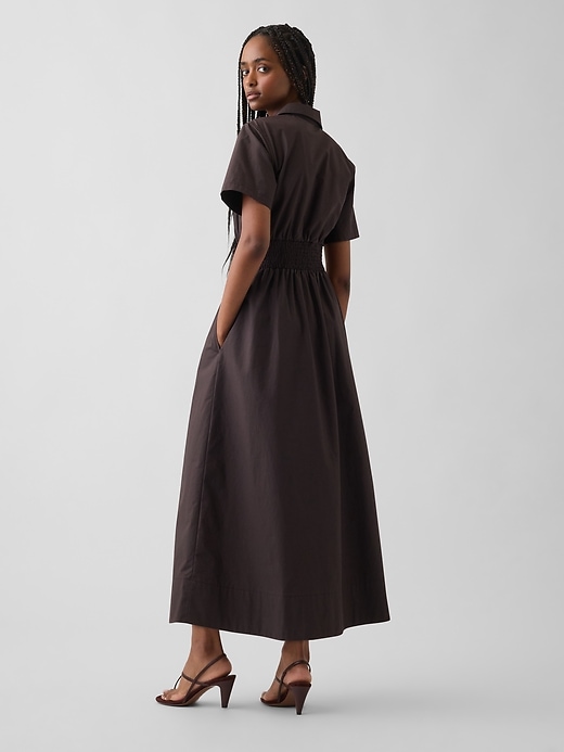 L'image numéro 2 présente Robe chemisier longue à taille smockée en popeline