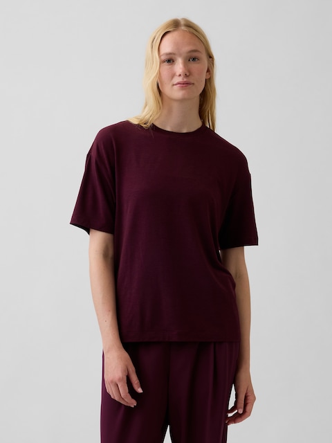 T-SHIRT EN TISSU GAPFIT RESPIRANT À COUPE DÉCONTRACTÉE.