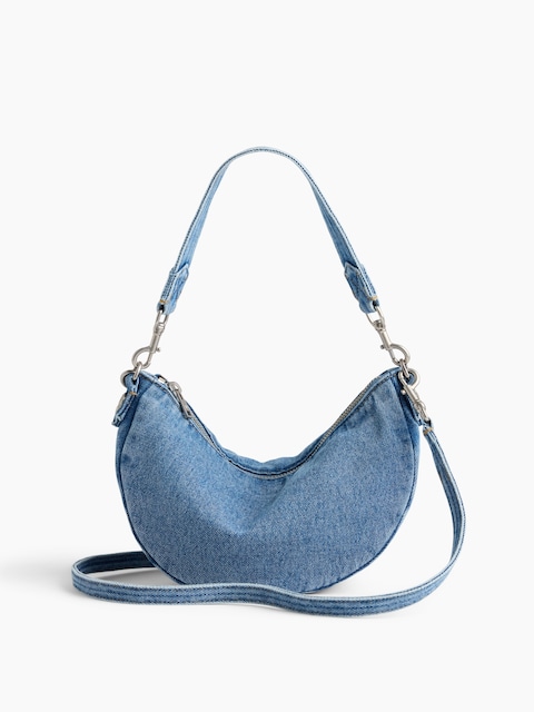 PETIT SAC DEMI-LUNE À BANDOULIÈRE EN DENIM