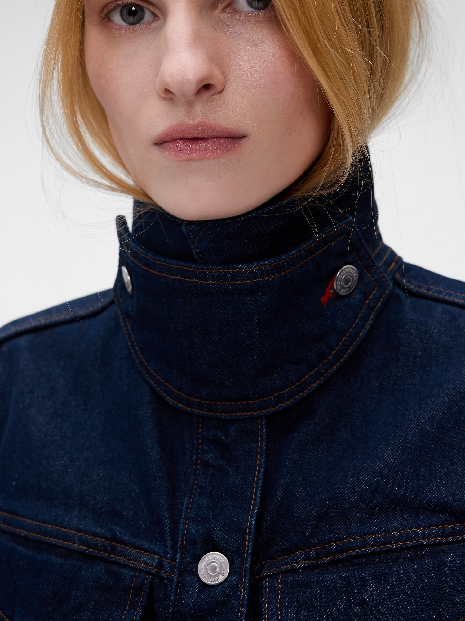 × Victoria Beckham Latch-Collar Denim Jacket