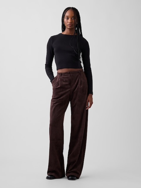 PANTALON À JAMBE LARGE À PLIS EN SUÈDE VÉGANE
